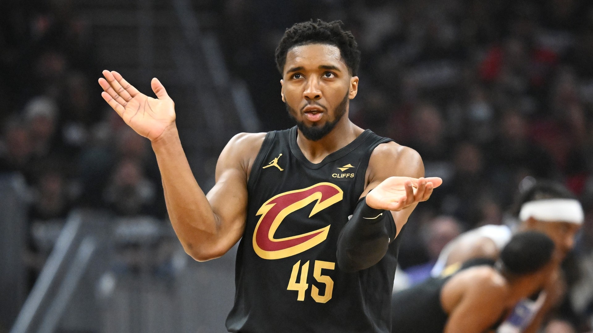 Donovan Mitchell signs 3-year extension with Cavaliers